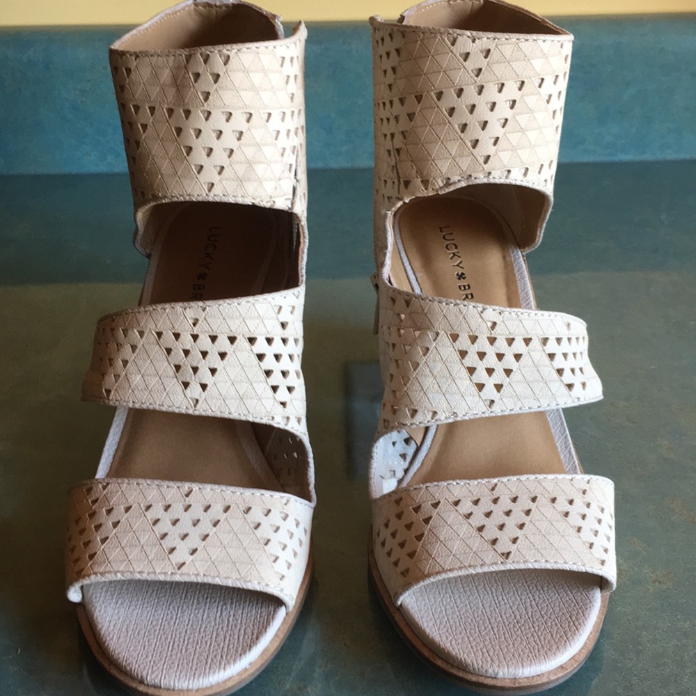 Lucky Brand sand shell sandal 9 M